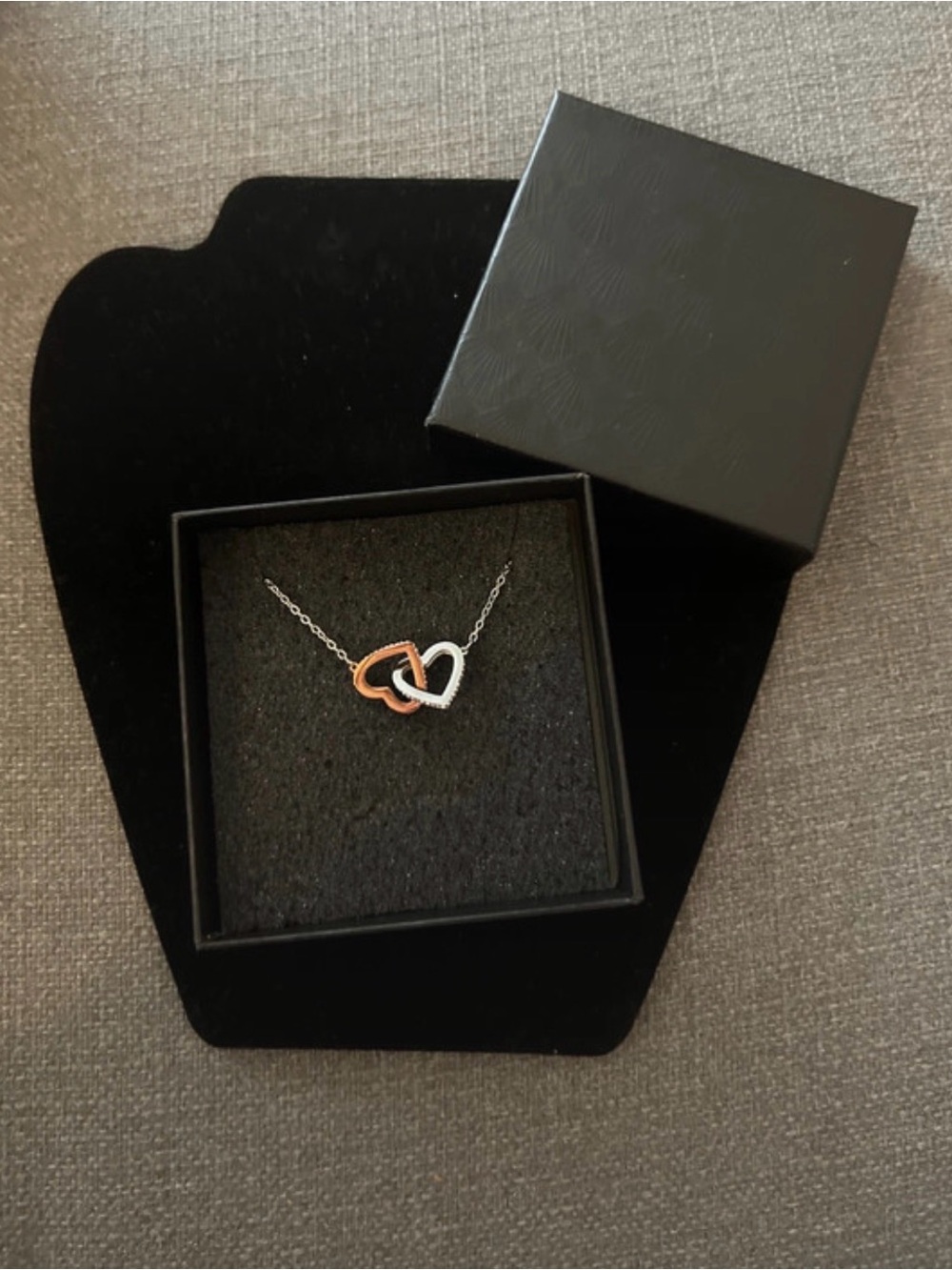 Interlocking hearts necklace